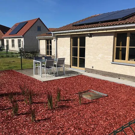 In With Sunny Garden, Cleaning Included Hébergement de vacances Coxyde