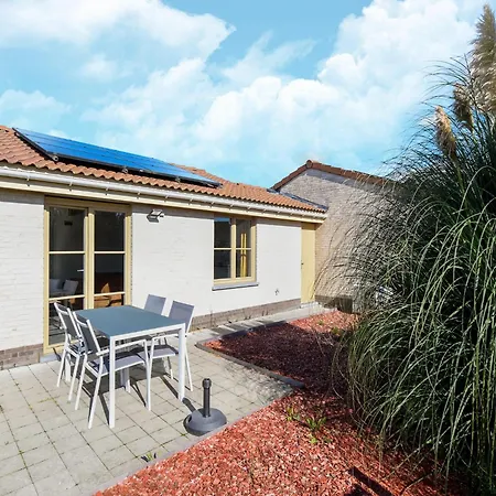 In With Sunny Garden, Cleaning Included * Coxyde